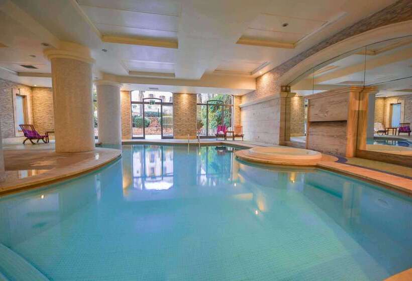 Maritim Antonine Hotel & Spa