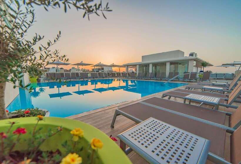 Maritim Antonine Hotel & Spa