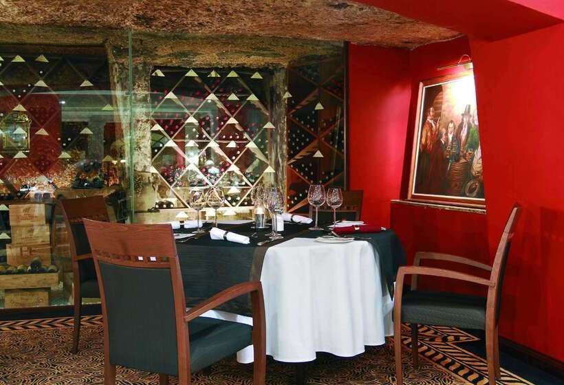 Maritim Antonine Hotel & Spa