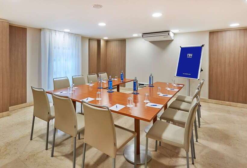 فندق NH Valencia Las Ciencias