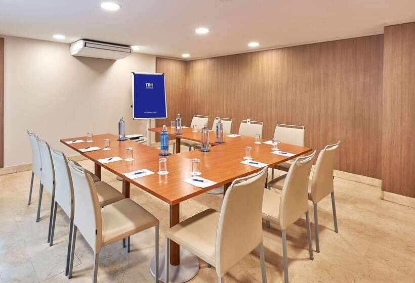 فندق NH Valencia Las Ciencias