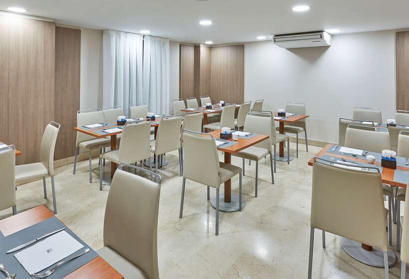 فندق NH Valencia Las Ciencias