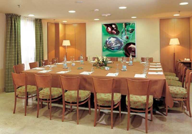 فندق NH Valencia Las Ciencias