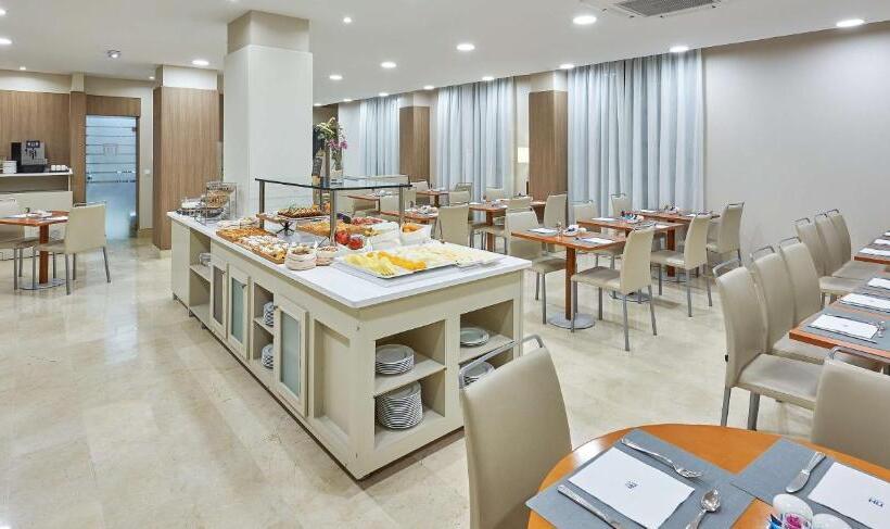 فندق NH Valencia Las Ciencias