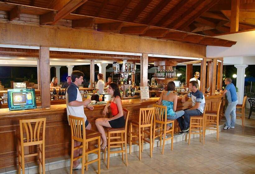 Nissiana Hotel & Bungalows