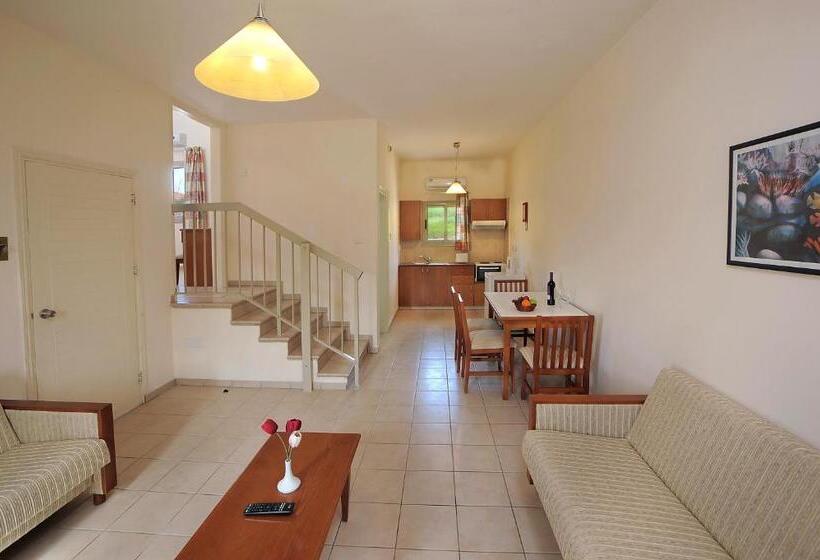 Nissiana Hotel & Bungalows