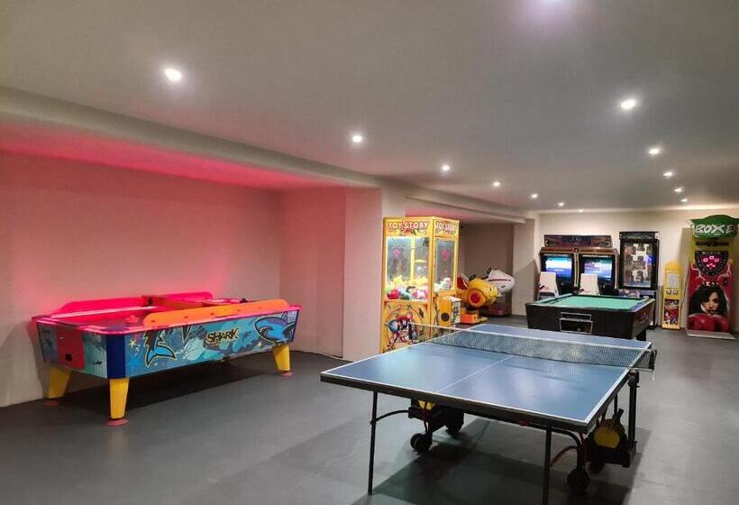 Nissiana Hotel & Bungalows