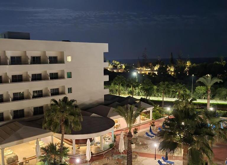 Nissiana Hotel & Bungalows