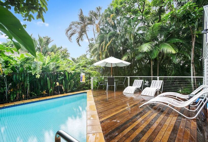 هتل Port Douglas Cottage & Lodge