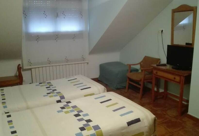 هتل Puente De Piedra