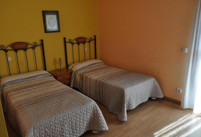 هتل Puente De Piedra