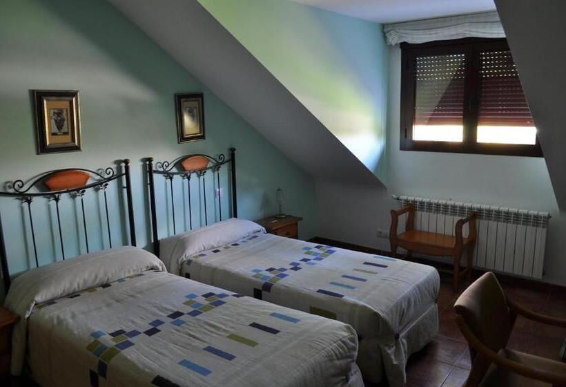 هتل Puente De Piedra