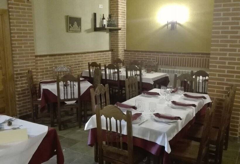 هتل Puente De Piedra