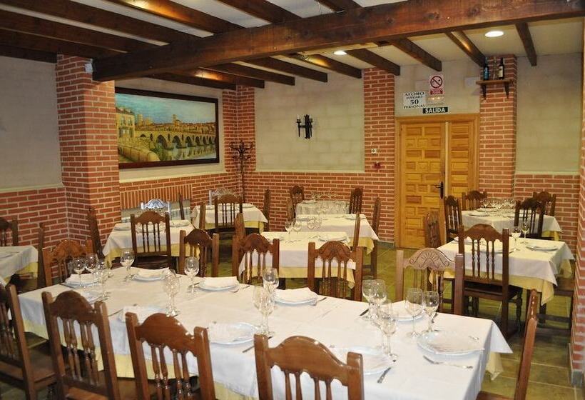 هتل Puente De Piedra