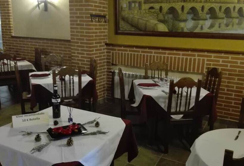 هتل Puente De Piedra