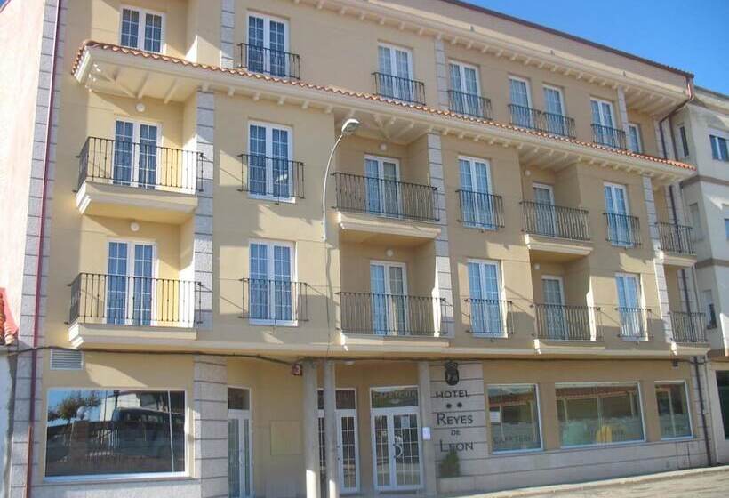 Отель Reyes De León