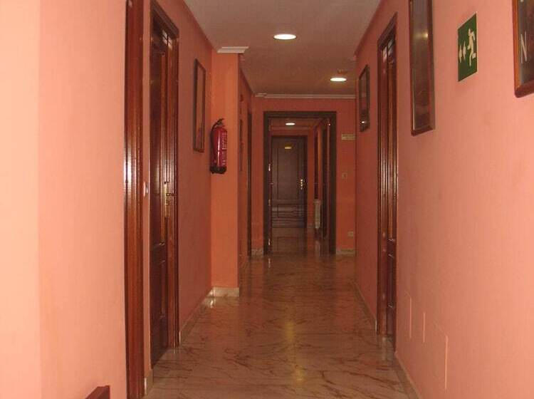 Отель Reyes De León