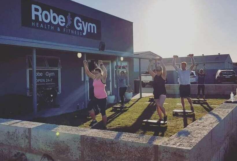 هتل Robetown Motor Inn & Apartments