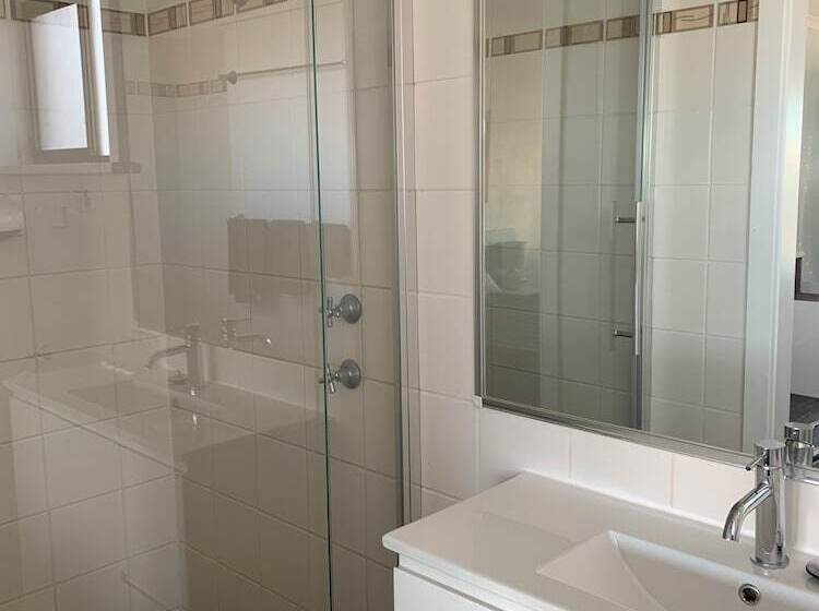 هتل Robetown Motor Inn & Apartments