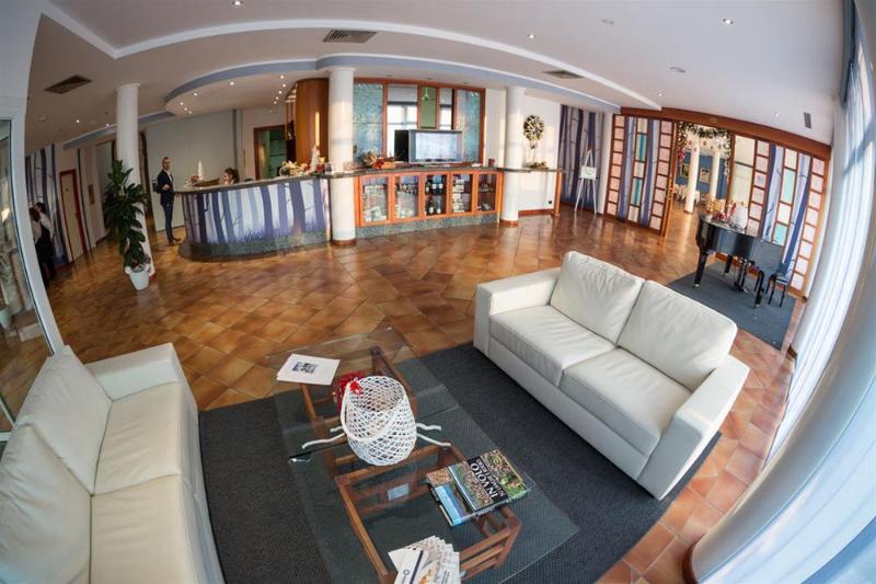 Отель Roero Park