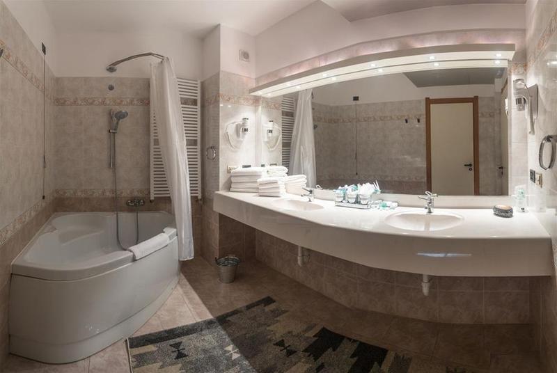 Отель Roero Park