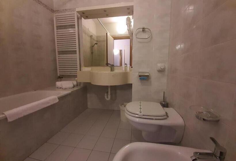 Отель Roero Park