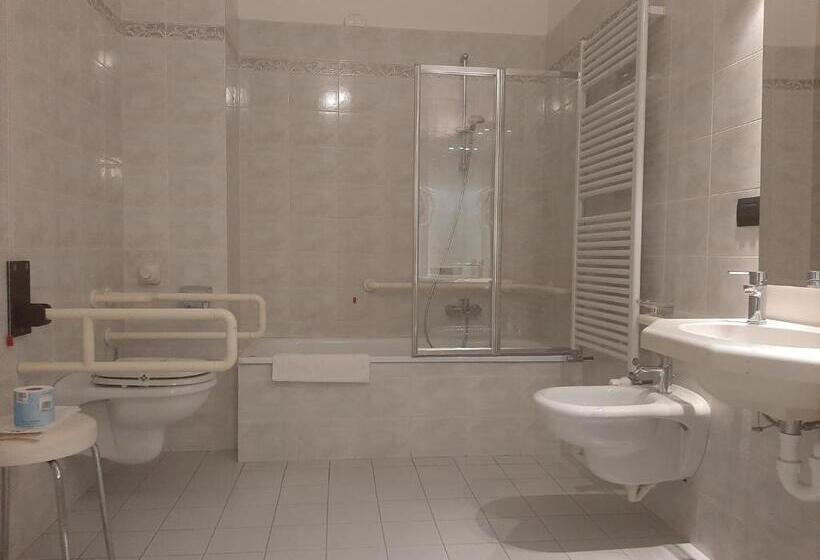 Отель Roero Park