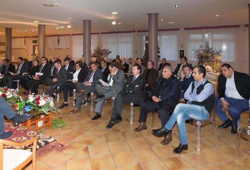 Отель Roero Park