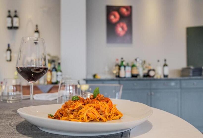 Отель Roero Park