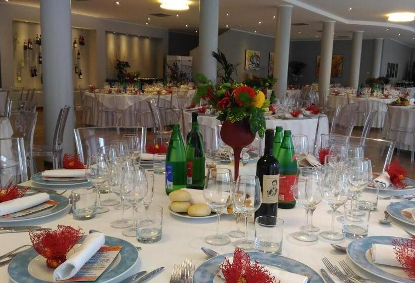 Отель Roero Park