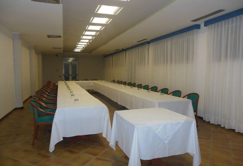 Отель Roero Park