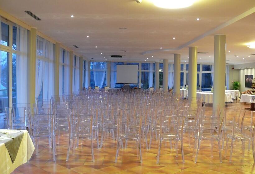 Отель Roero Park