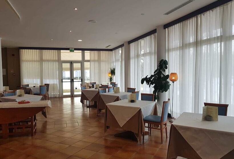 Отель Roero Park