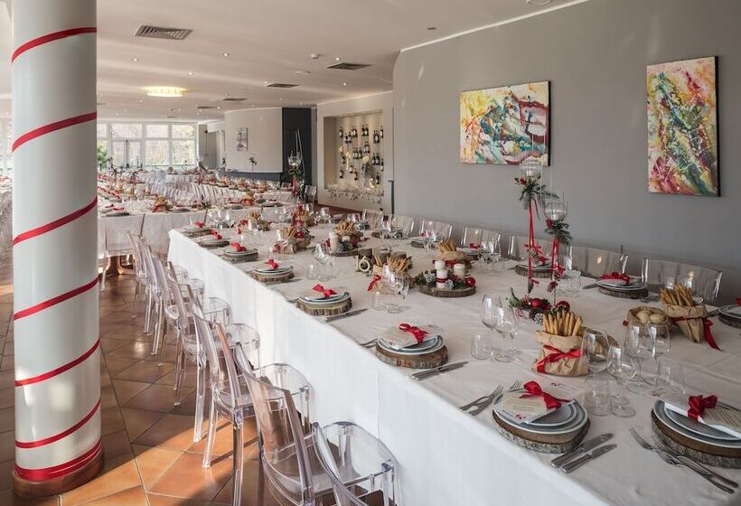 Отель Roero Park