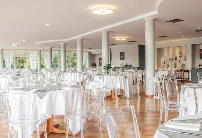 Отель Roero Park