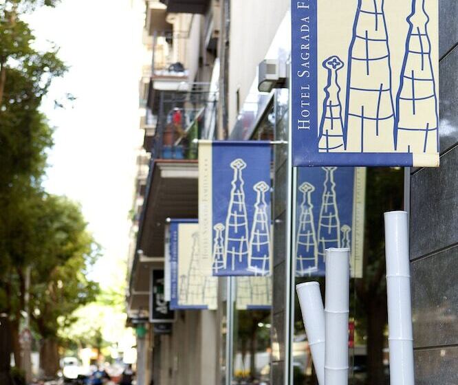 Отель Sagrada Familia