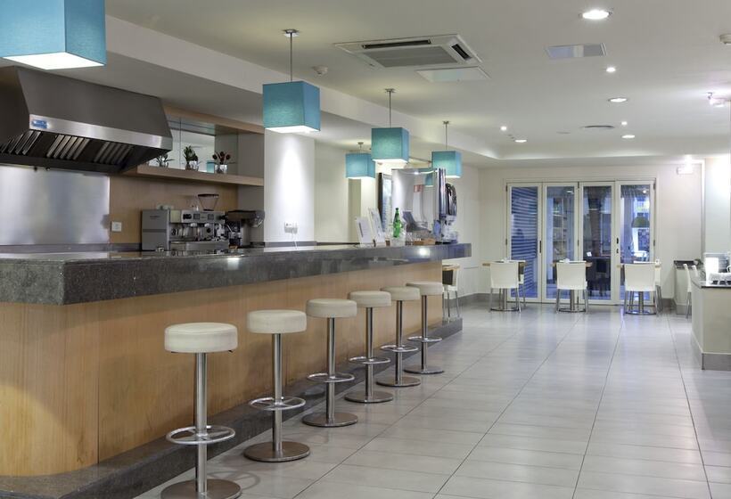 Отель Sagrada Familia