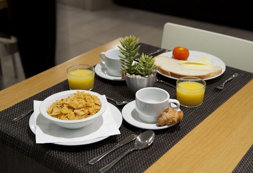 Отель Sagrada Familia