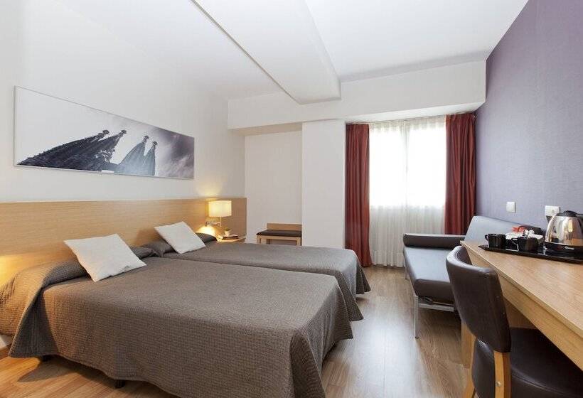 Отель Sagrada Familia