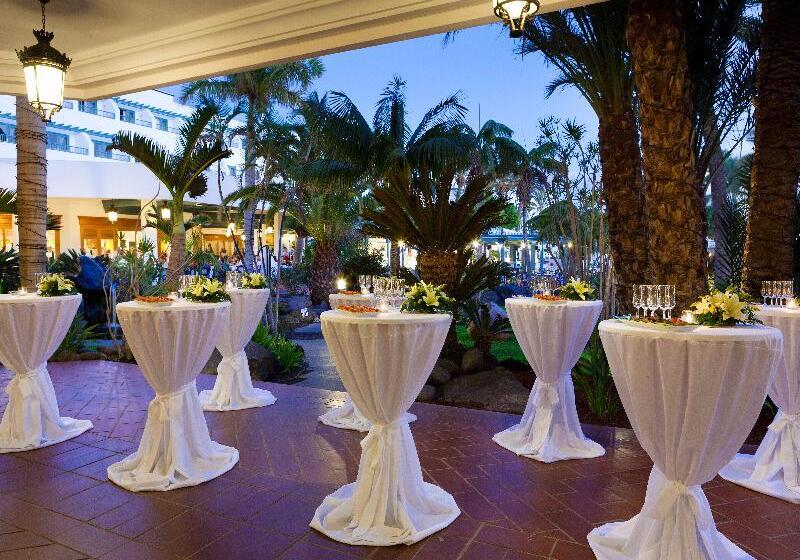 Отель Seaside Los Jameos