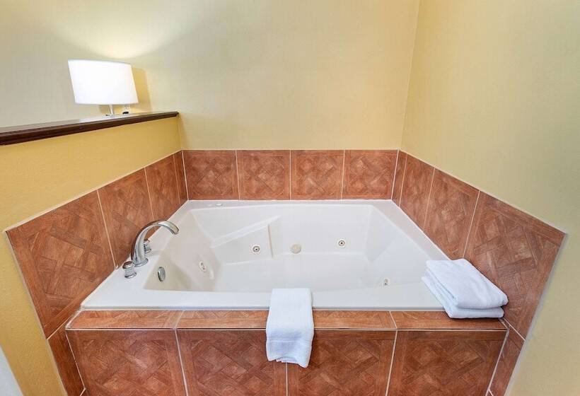 فندق Super 8 By Wyndham Eddyville/kuttawa