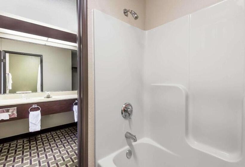 فندق Super 8 By Wyndham Madison In