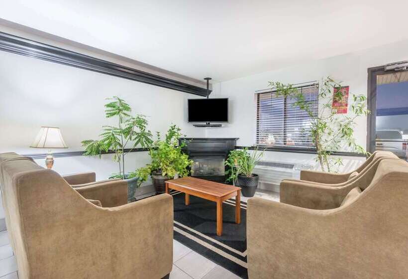 فندق Super 8 By Wyndham Madison In