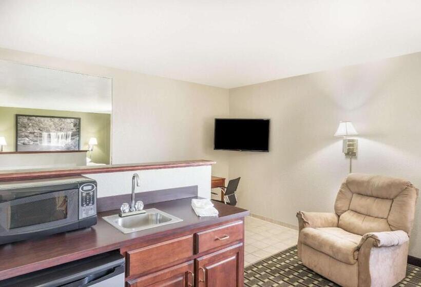 فندق Super 8 By Wyndham Madison In