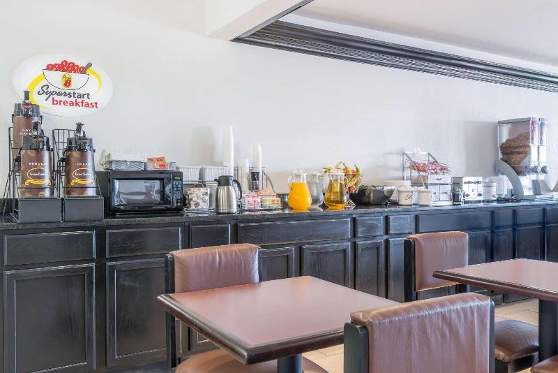 فندق Super 8 By Wyndham Madison In