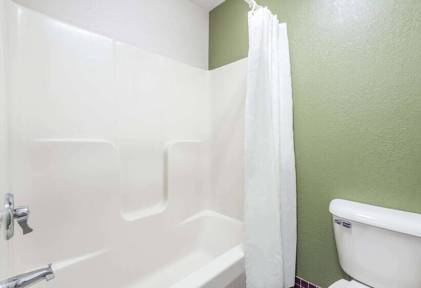 فندق Super 8 By Wyndham Madison In