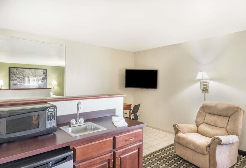 فندق Super 8 By Wyndham Madison In