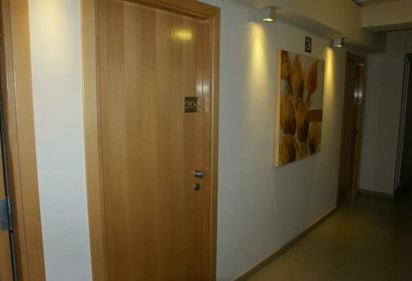 Отель Viaurelia