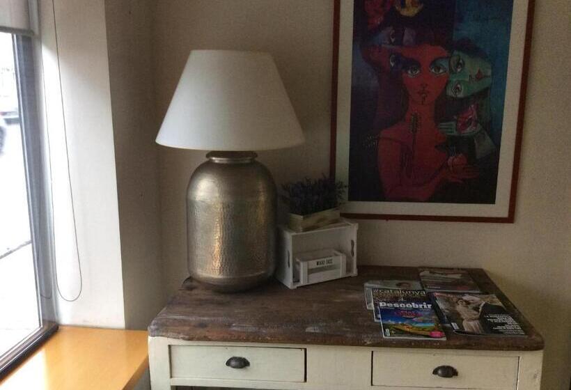 Отель Viaurelia