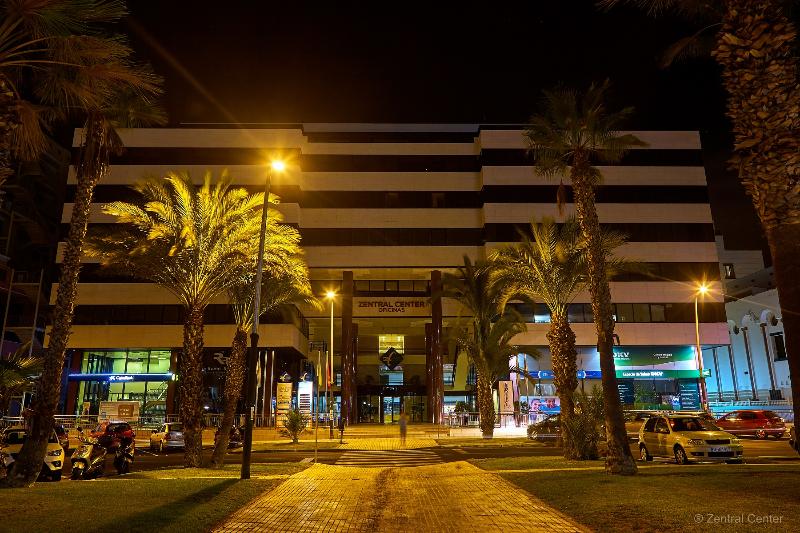 酒店 Zentral Center Adults Only